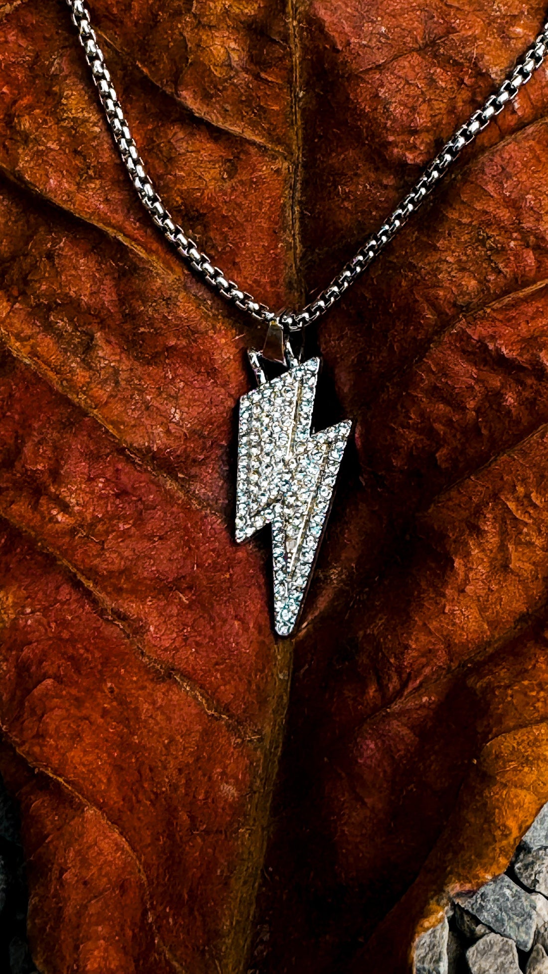 Lightning pendant finest