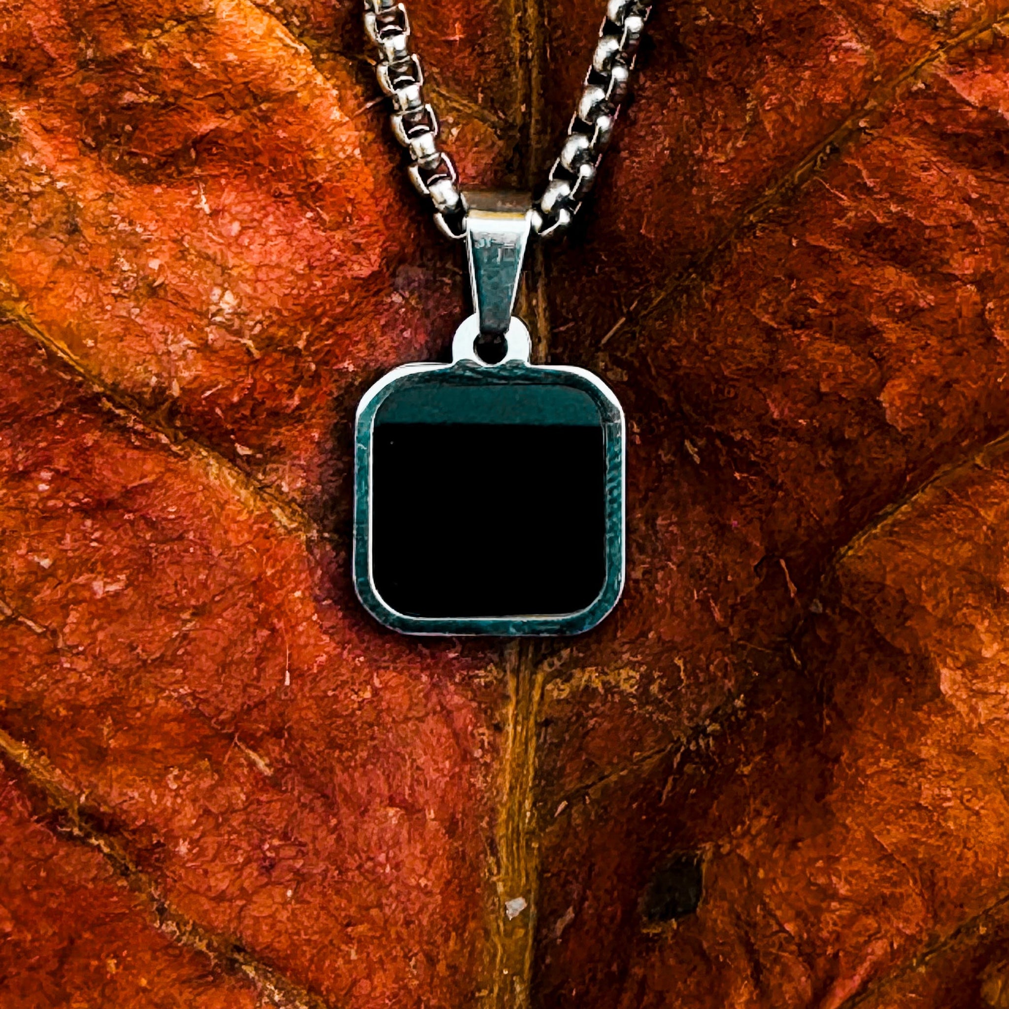Box pendant finest