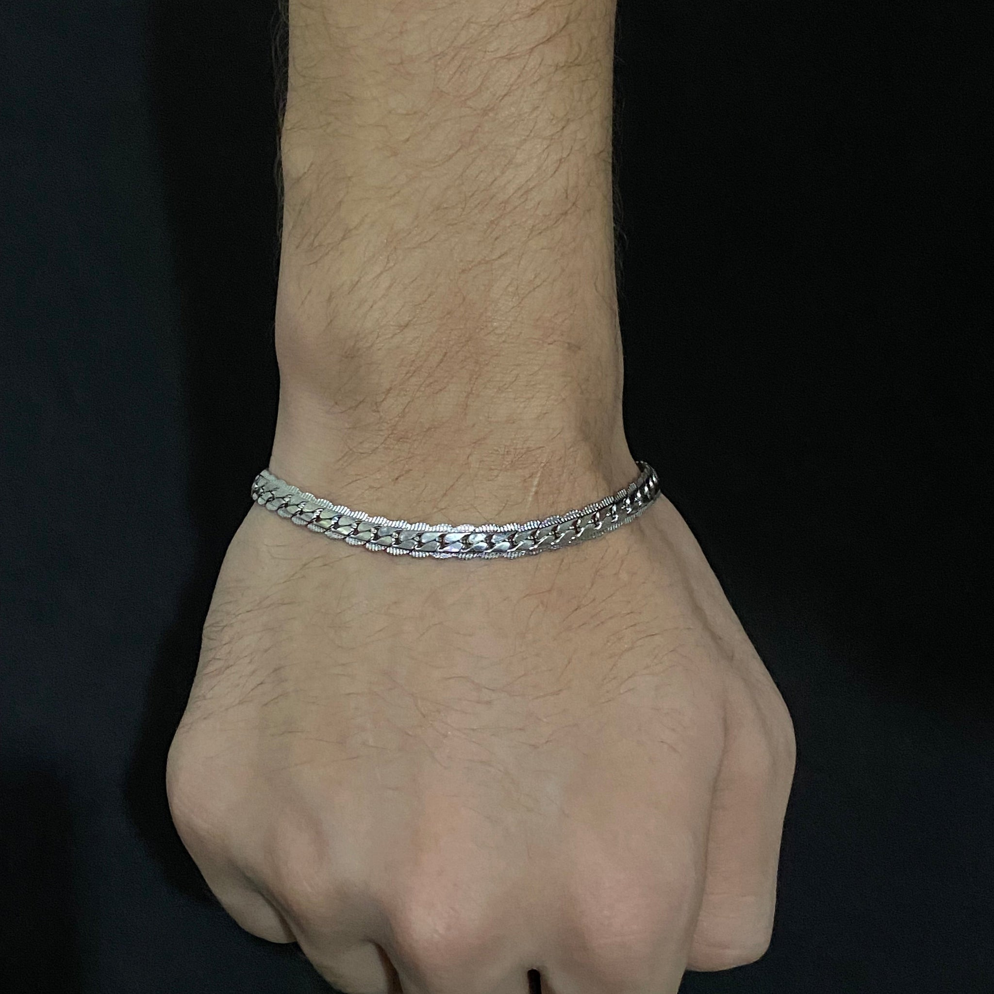 Curb link bracelet finest