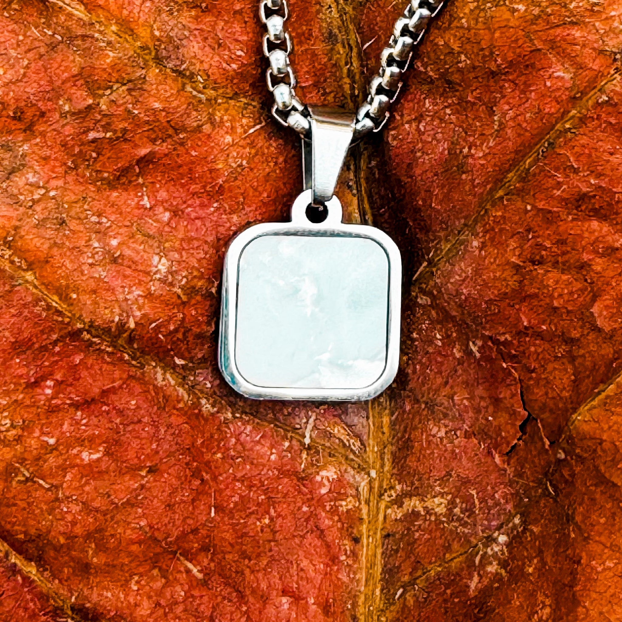 Box pendant finest